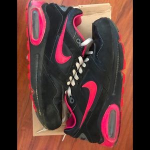 Women’s NIKE Size 9 Air Max Navigate Black & Pink